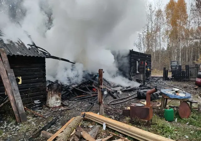 Пока ходил в автолавку – загорелся дом: пожар в Кировском районе