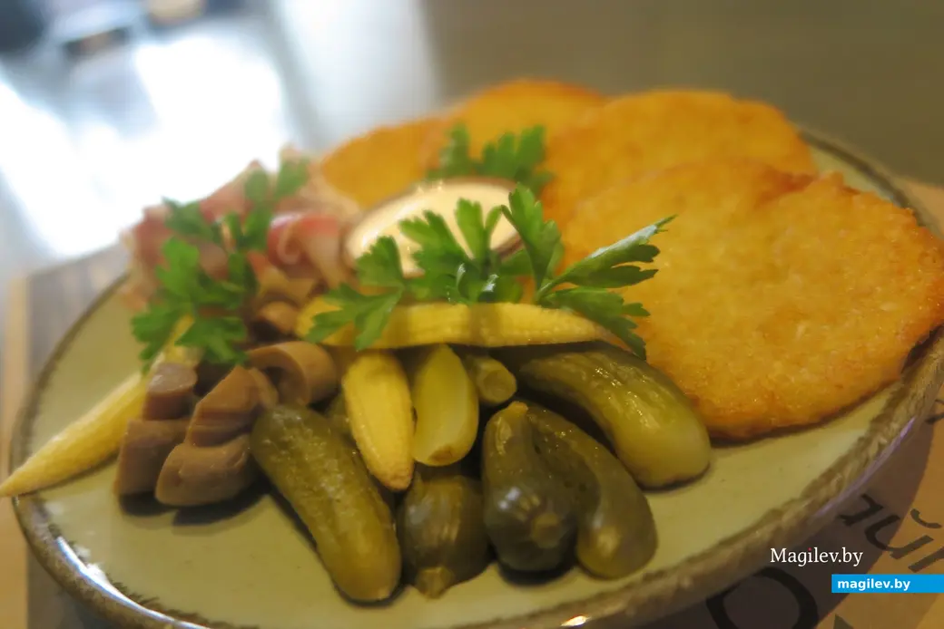 Октябрь 2024 г. Могилев, ул. Ленинская, рестобар «Луна», «Октябрьфест».