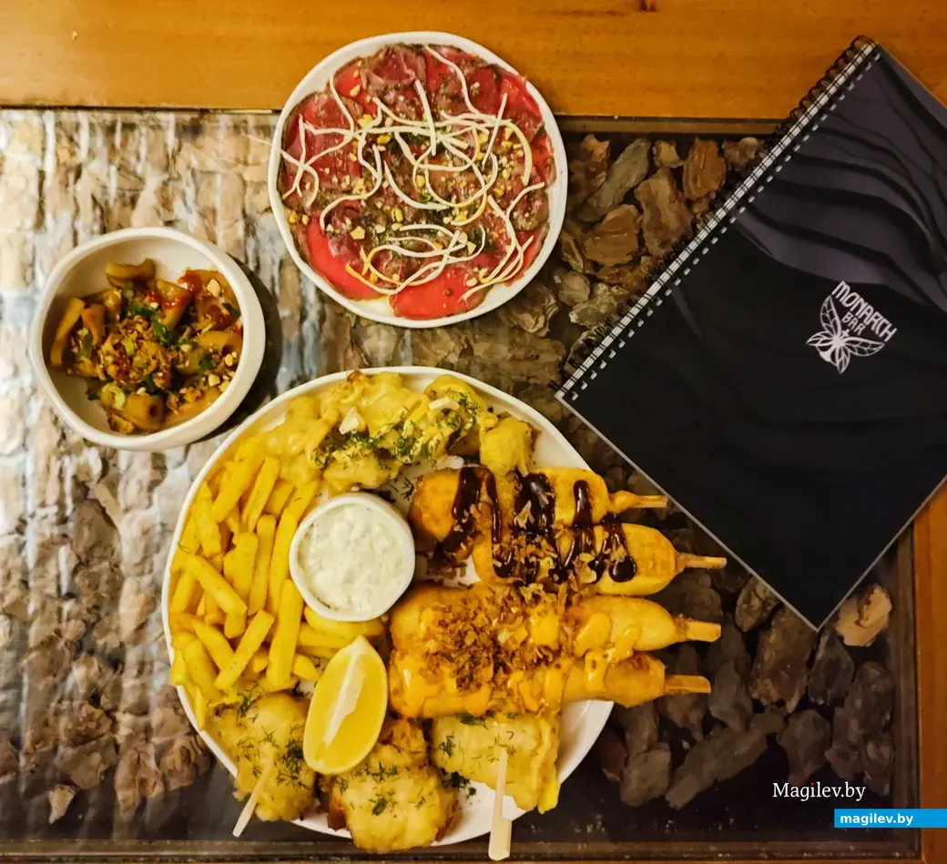 Октябрь 2024 года. Могилев, бар «Монарх».