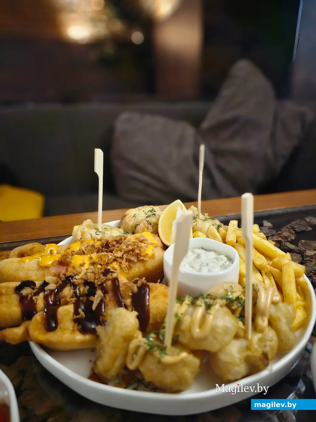 Октябрь 2024 года. Могилев, бар «Монарх».