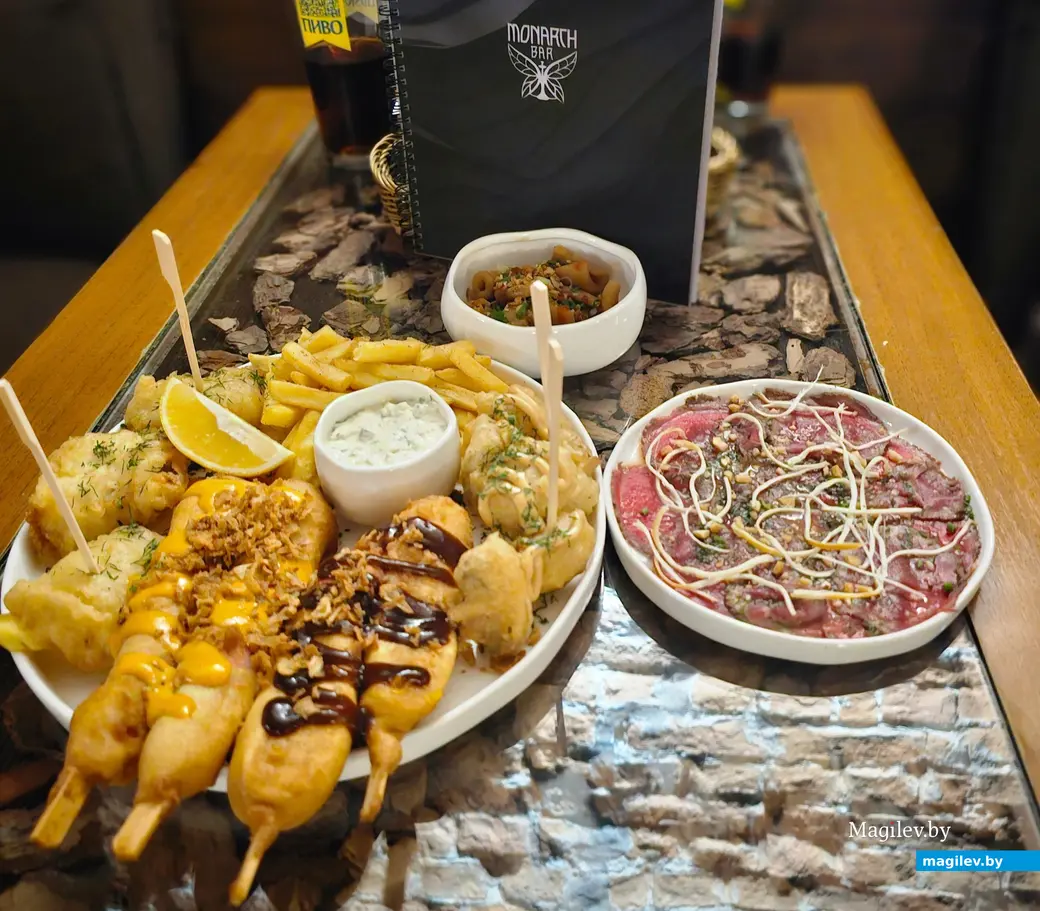 Октябрь 2024 года. Могилев, бар «Монарх».