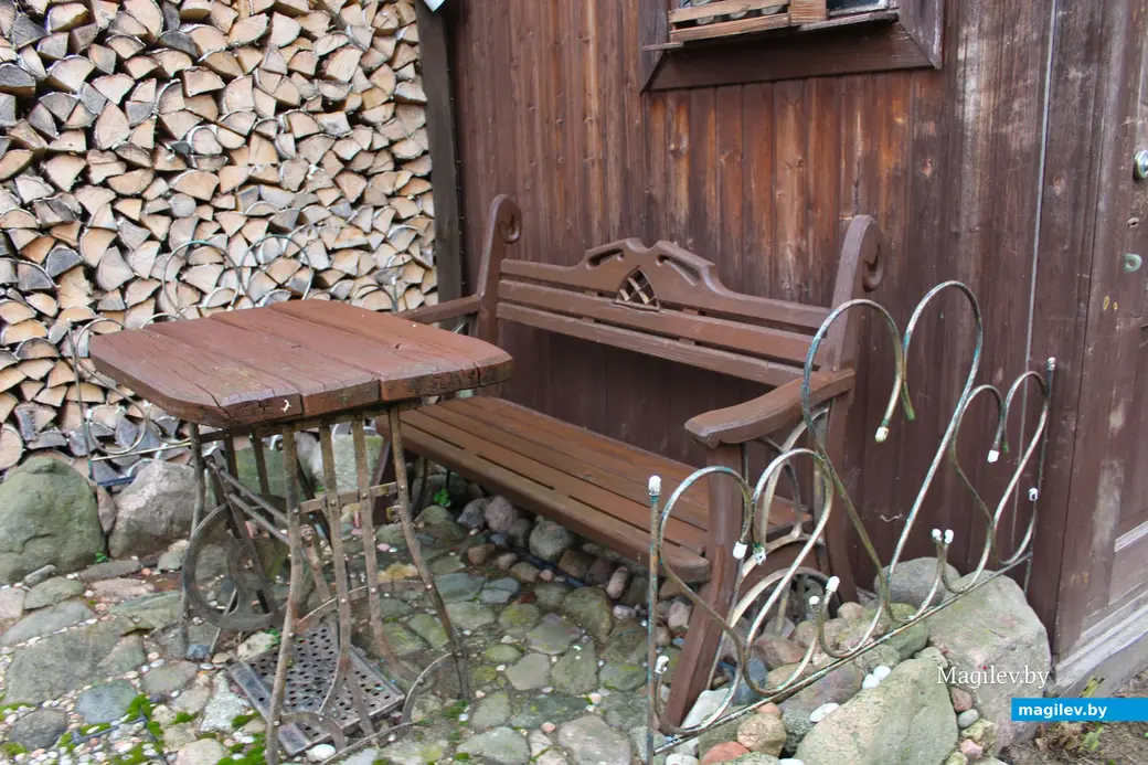 Октябрь 2024 года. Станция Понизов. Дачный участок Ларисы Федоровны Суздалевой. Зона отдыха рядом с огородом в иальянском стиле.