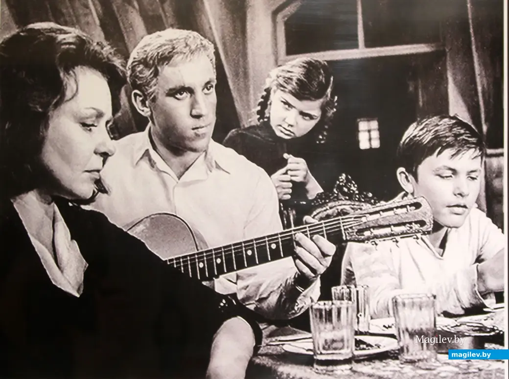 1 ноября 2024 года. Выставочный зал Могилева. Выставка «Могилевщина в зеркале кинематографа». Фильм «Я родом из детсва».