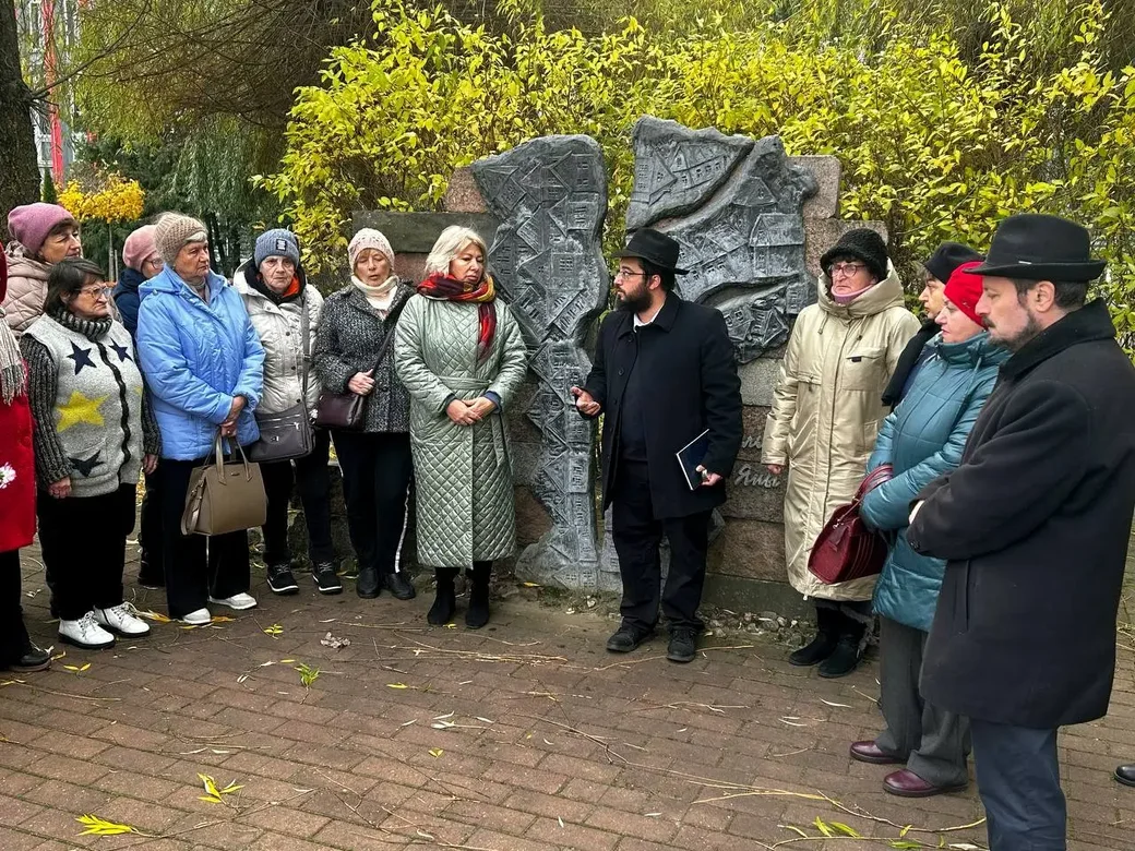 4.11.2024, Бобруйск. Поминовение жертв Бобруйского гетто на месте гетто. В центре раввин