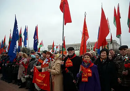 В Могилеве возложили цветы к памятнику Ленину. Фотофакт