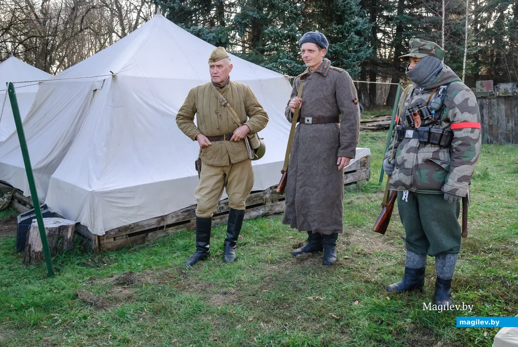 07.11.2024. ул. Крепостной вал, 20. Участники клуба военно- исторической реконструкции «Бобруйский