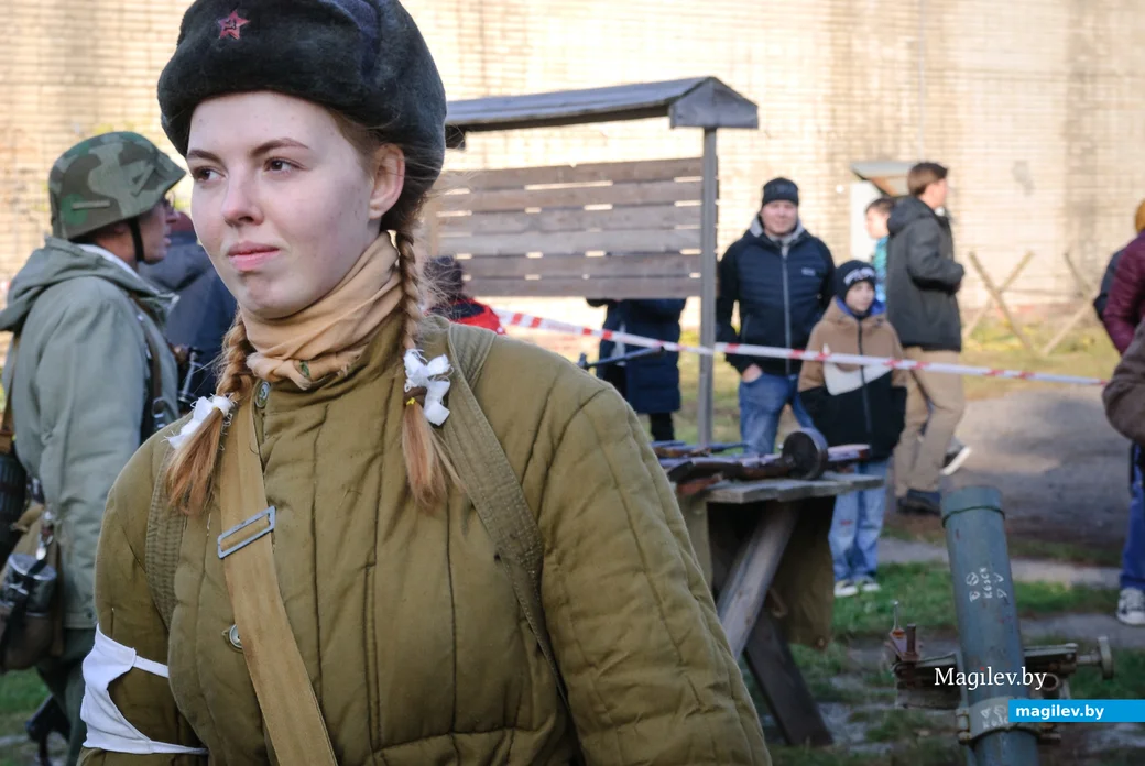 07.11.2024. ул. Крепостной вал, 20. Участники клуба военно- исторической реконструкции «Бобруйский