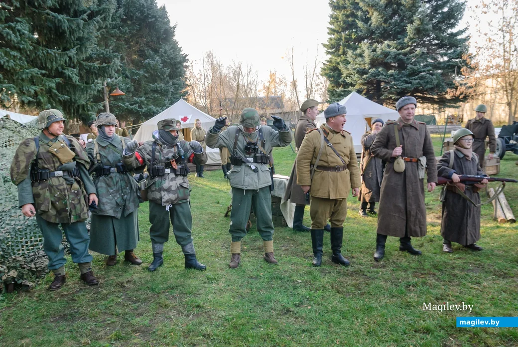 07.11.2024. ул. Крепостной вал, 20. Участники клуба военно- исторической реконструкции «Бобруйский