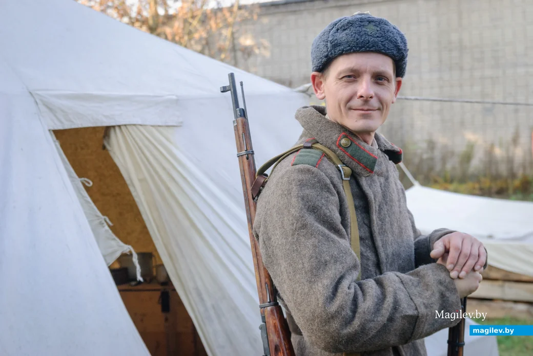 07.11.2024. ул. Крепостной вал, 20. Участники клуба военно- исторической реконструкции «Бобруйский