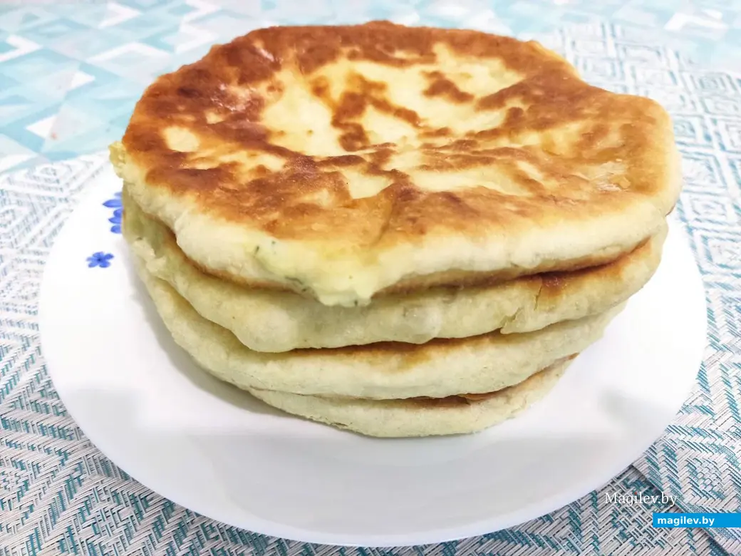 Лепешки с творогом и картофелем готовы