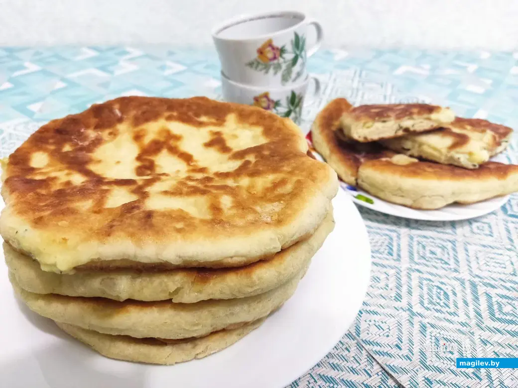 Лепешки с творогом и картофелем готовы
