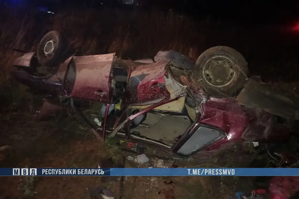 9 ноября 2024 года. В Витебской области ночью авто опрокинулось в канал, погиб подросток. Фото: МВД.