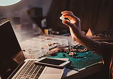 Гадалка из ТикТока «почистила от порчи» золото жительниц Германии: исчезли украшения на 10 тысяч евро