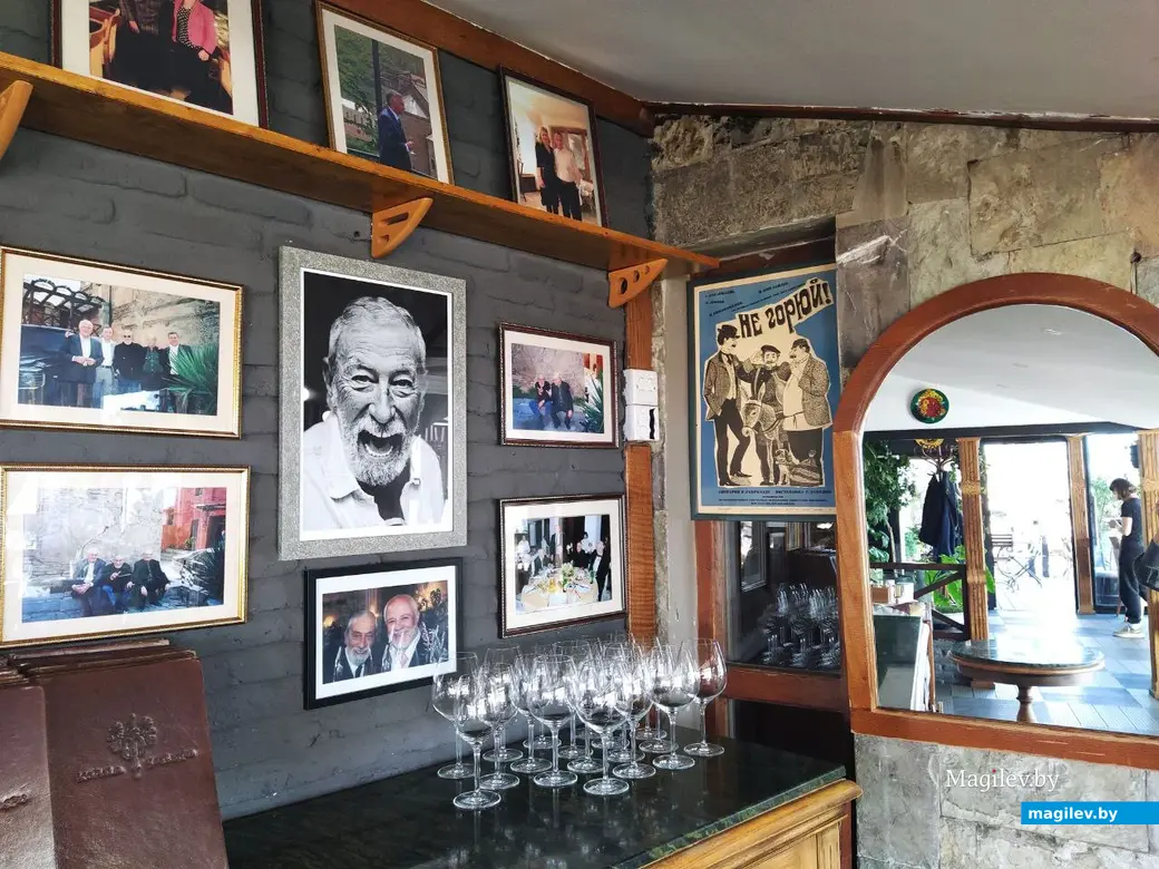 Октябрь 2024 года. Тбилиси. Старый город. Любимое кафе Вахтанга Кикабидзе.