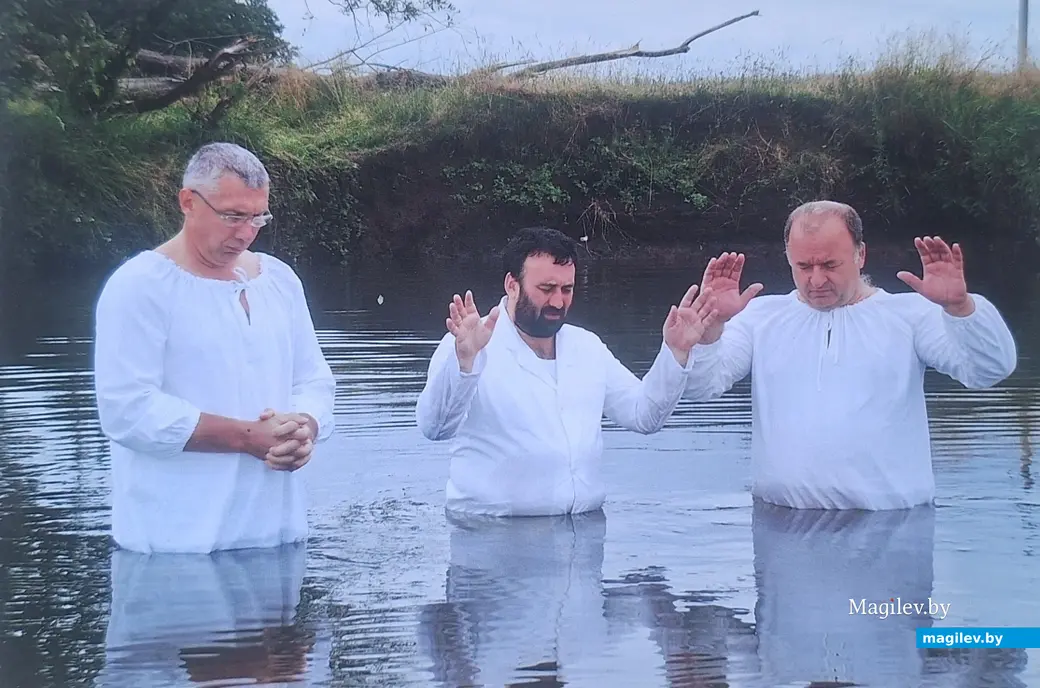 2000-е годы. Река Друть рядом с деревней Прибор Белыничского района. Обряд крещения.