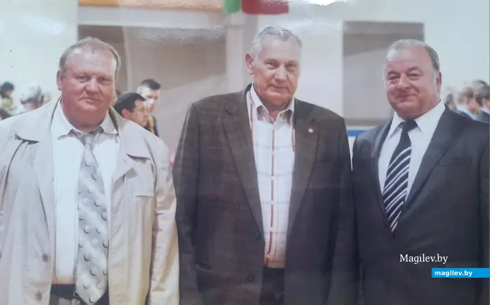 2000-е годы. Могилев. Павел Бродов - справа, легендарный советский и белорусский борец Александр Медведь - по центру (умер в сентябре 2024 г.).