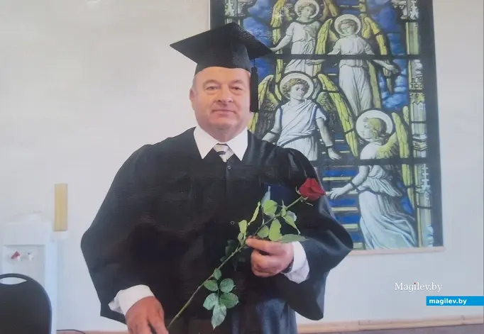 2000-е. Россия. Павел Бродов окончил регентские курсы.