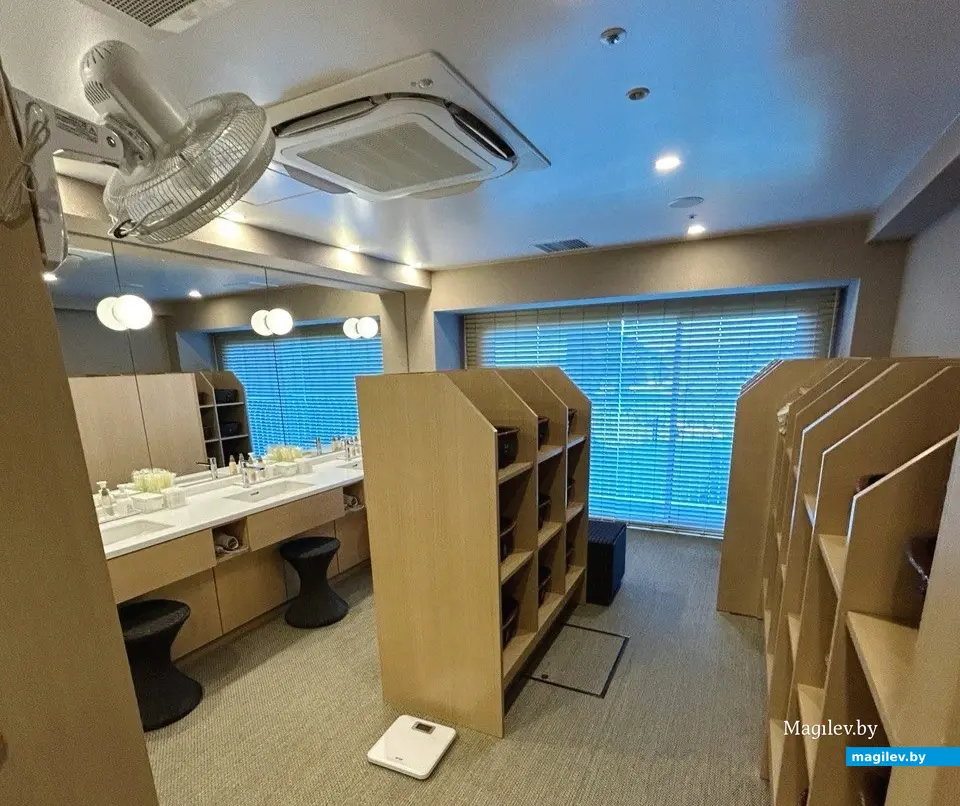 Сентябрь 2024 года. Япония, Симода. Онсэн. Раздевалка.