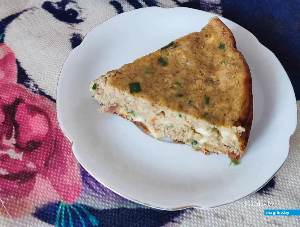 Готовим сами: простой заливной пирог с тунцом из банки.