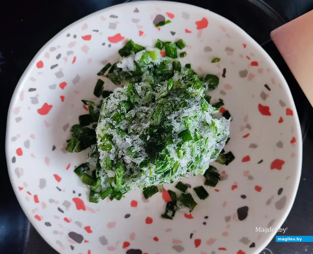 Свежего лука не оказалось, беру замороженный.