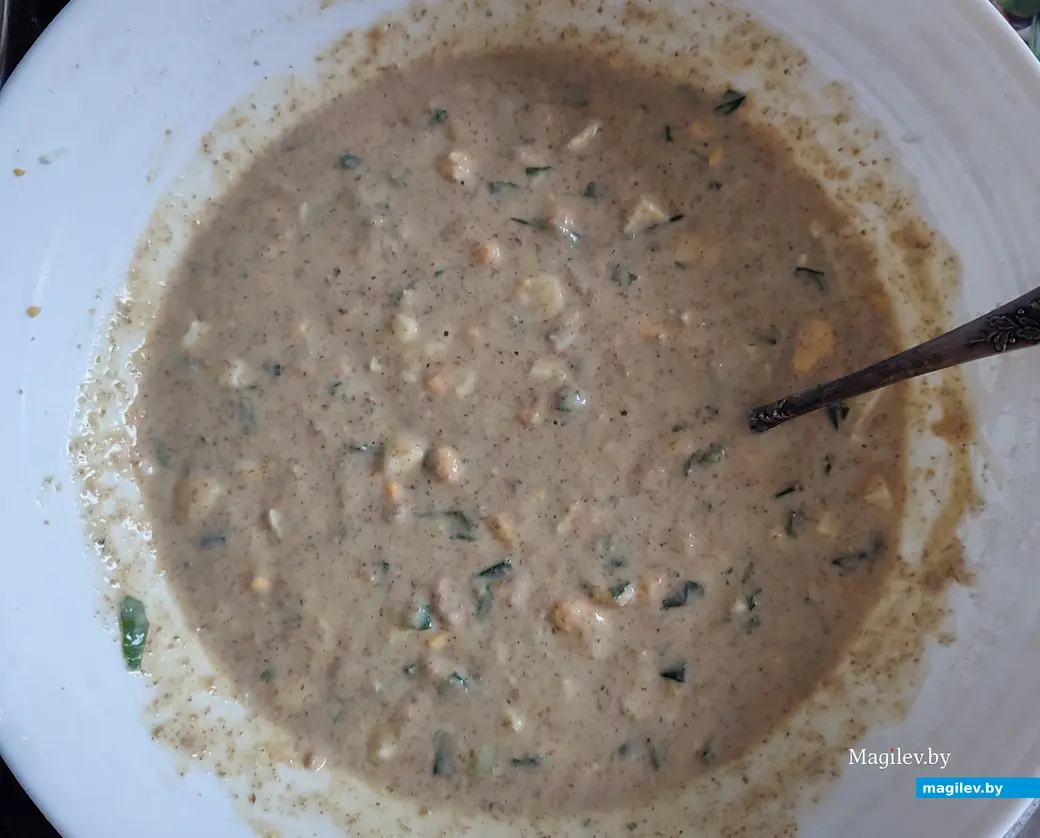 Готовим сами: простой заливной пирог с тунцом из банки.