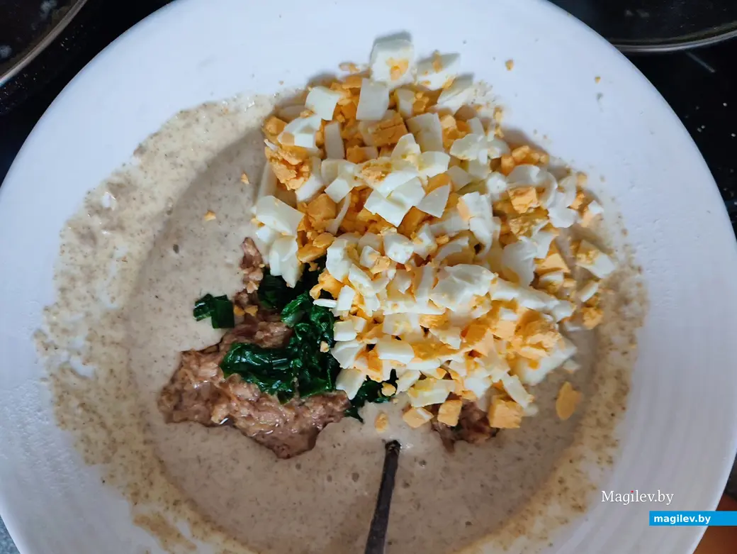 Готовим сами: простой заливной пирог с тунцом из банки.