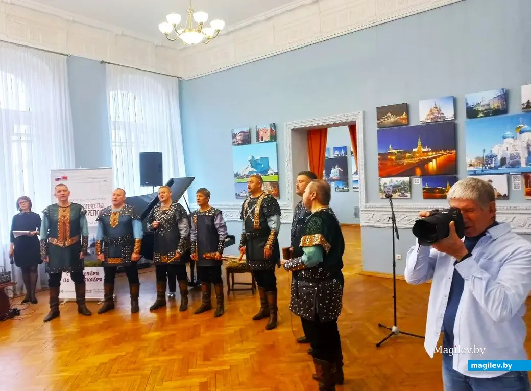 14.11.2024, Могилев, художественный музей имени Павла Масленикова. Открытие проекта «На страже Отечества: кремли и крепости». Справа – Костас Асимис.