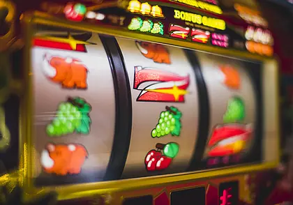 Могилевчанин взял у возлюбленной в долг 27 тысяч рублей, чтобы отыграться за проигрыши