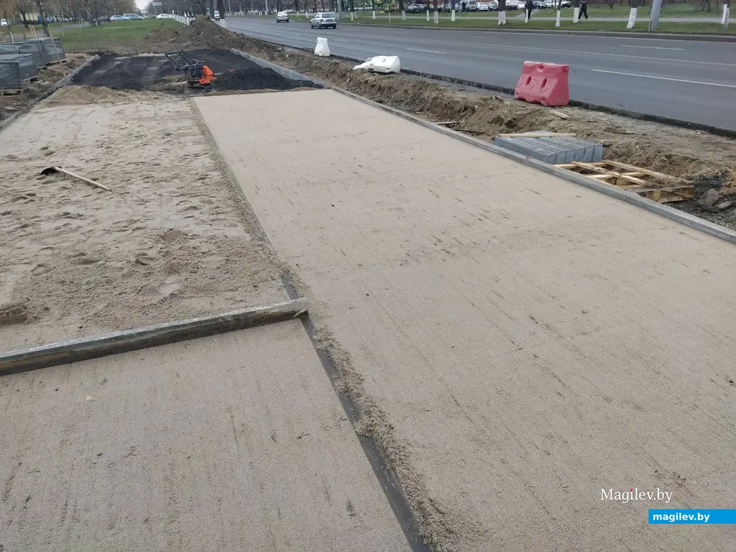 18 ноября. Могилев. Улица Островского. Ремонт остановки.