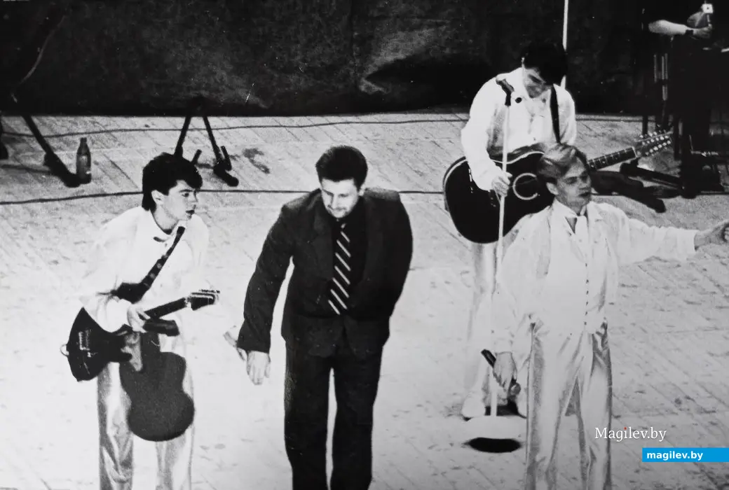 1993 год, Могилев, ДК «Химволокно». Между Политовым и Левкиным: спасибо за прием, Могилев!