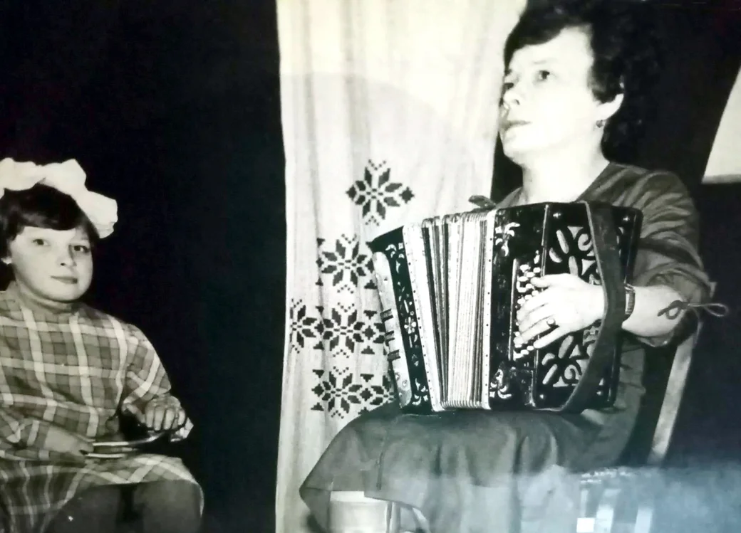 1980-е. Наталья Евсеевна с дочкой Ольгой на одном из музыкальных конкурсов в Могилеве.