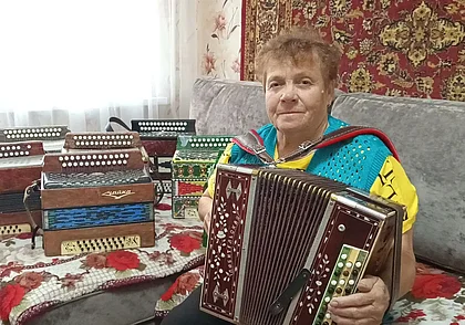 Наталья Пискун – рыбачка и гармонистка из Глуска