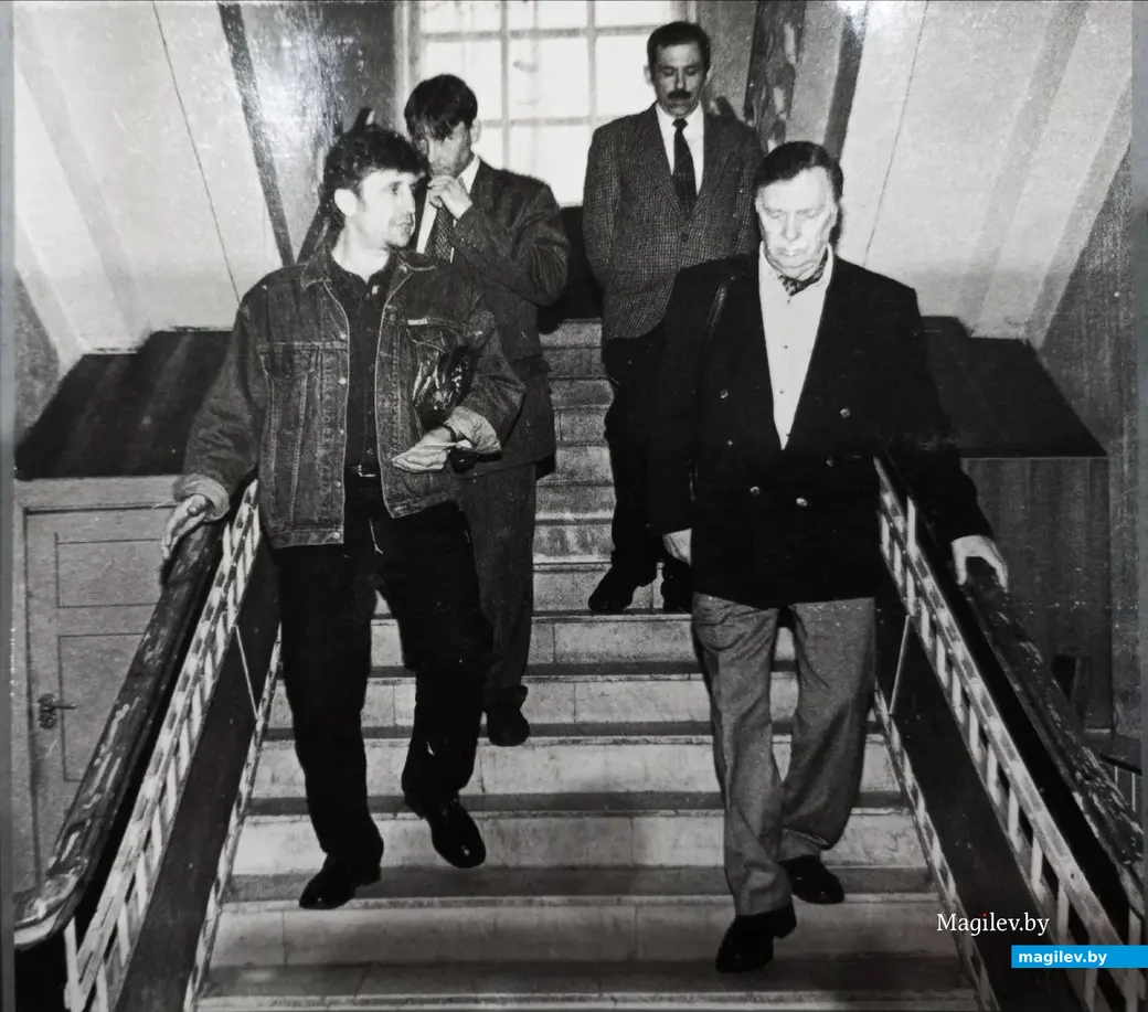 1999 год, Могилев, кинотеатр ««Чырвоная Зорка». Во время встречи с Народным артистом РСФСР, Лауреатом Государственной премии Российской Федерации Анатолием Кузнецовым.