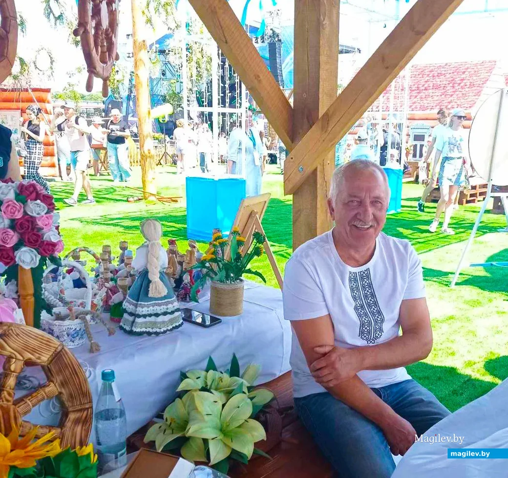 Иван Николаевич Глинков на одной из ярмарок.