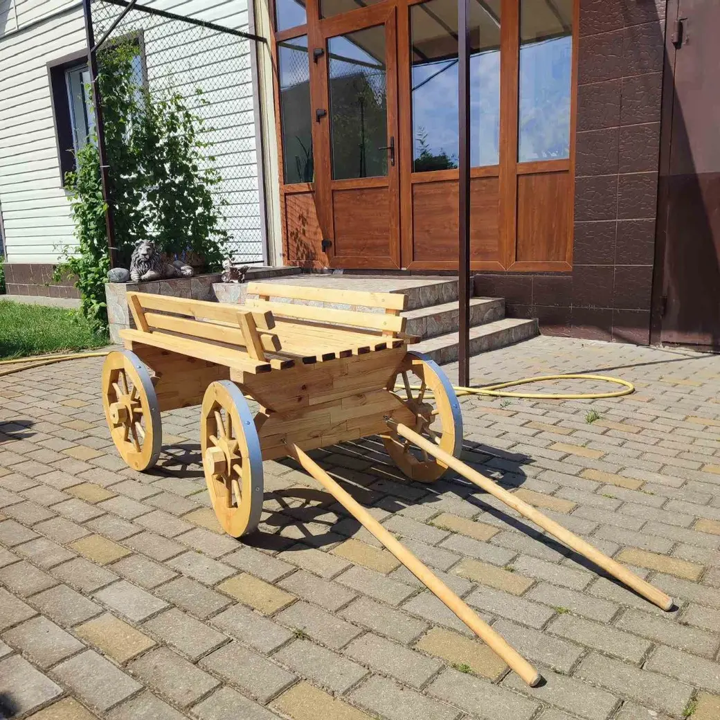 Садовая мебель, сделанная Иваном Николаевичем Глинковым. Фото из семейного архива.