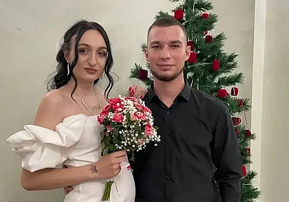 «Он писал мне огромные сообщения о любви!» Свадебная пара недели