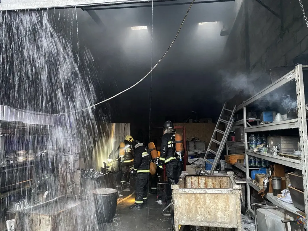 1 декабря 2024 года. Пожар на складе Минского инструментального завода. Фото: МЧС.