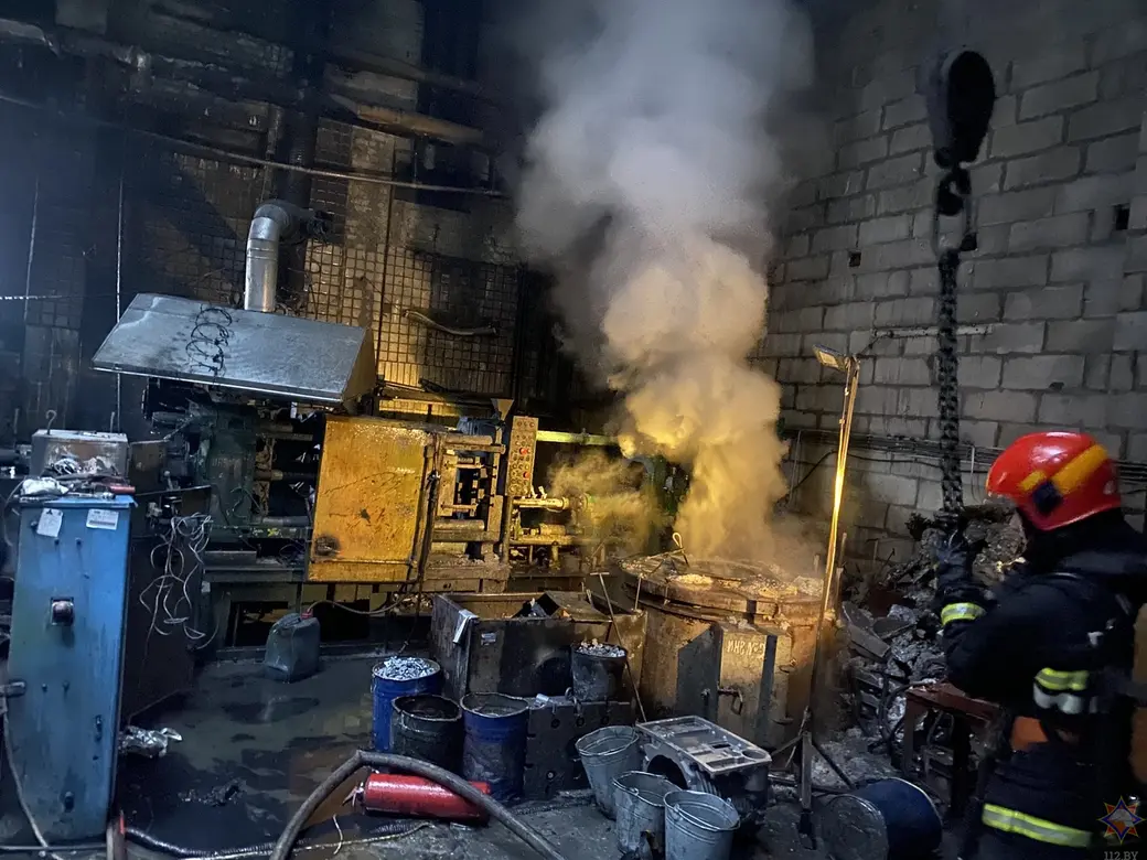 1 декабря 2024 года. Пожар на складе Минского инструментального завода. Фото: МЧС.