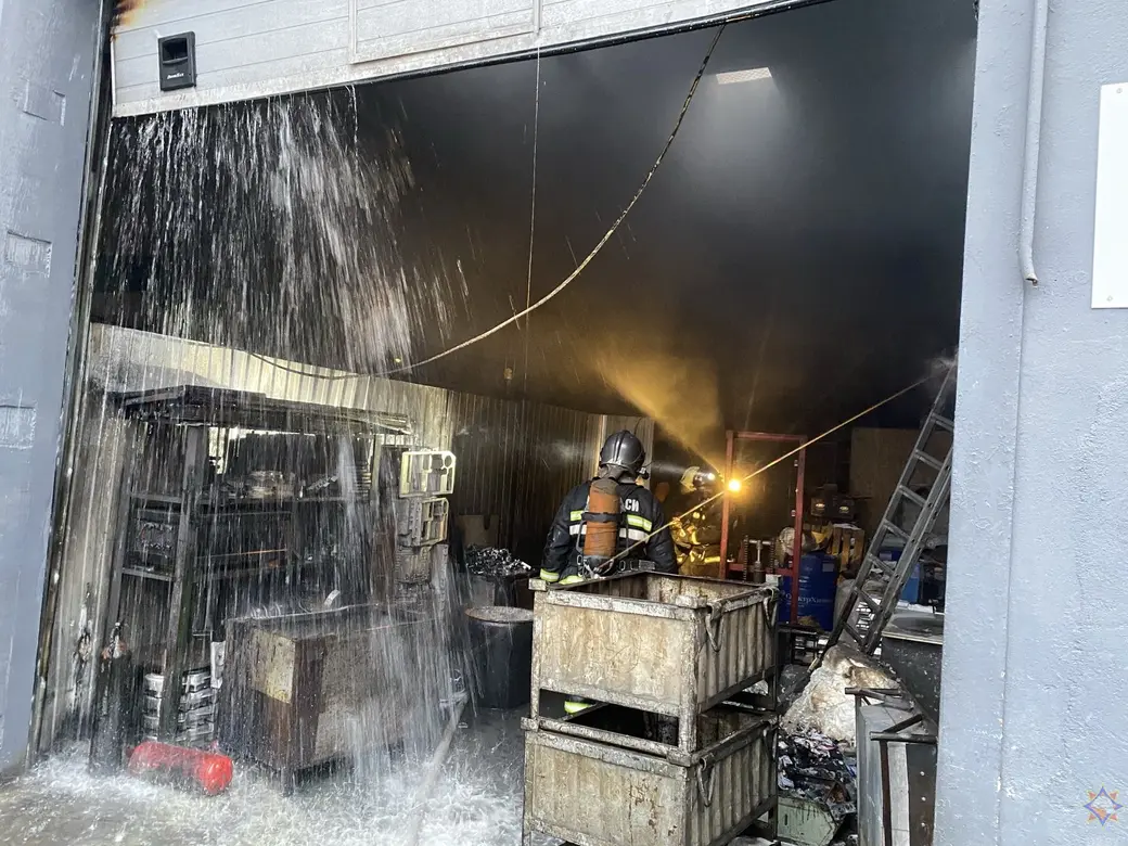 1 декабря 2024 года. Пожар на складе Минского инструментального завода. Фото: МЧС.