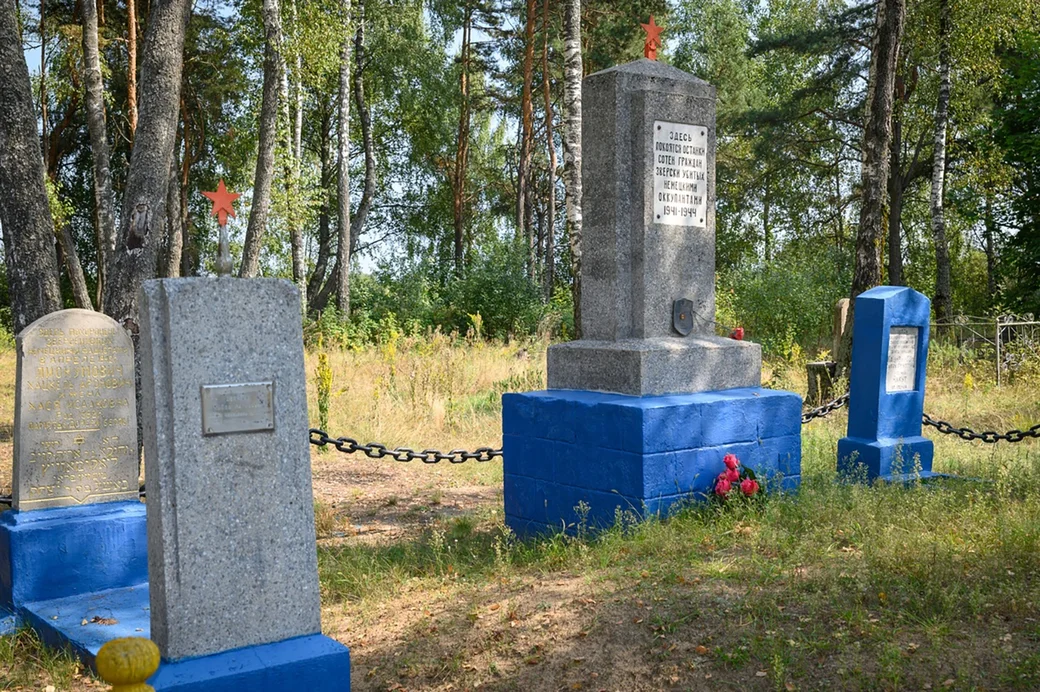 Август 2024 года. Глуск. Памятник на еврейском кладбище.