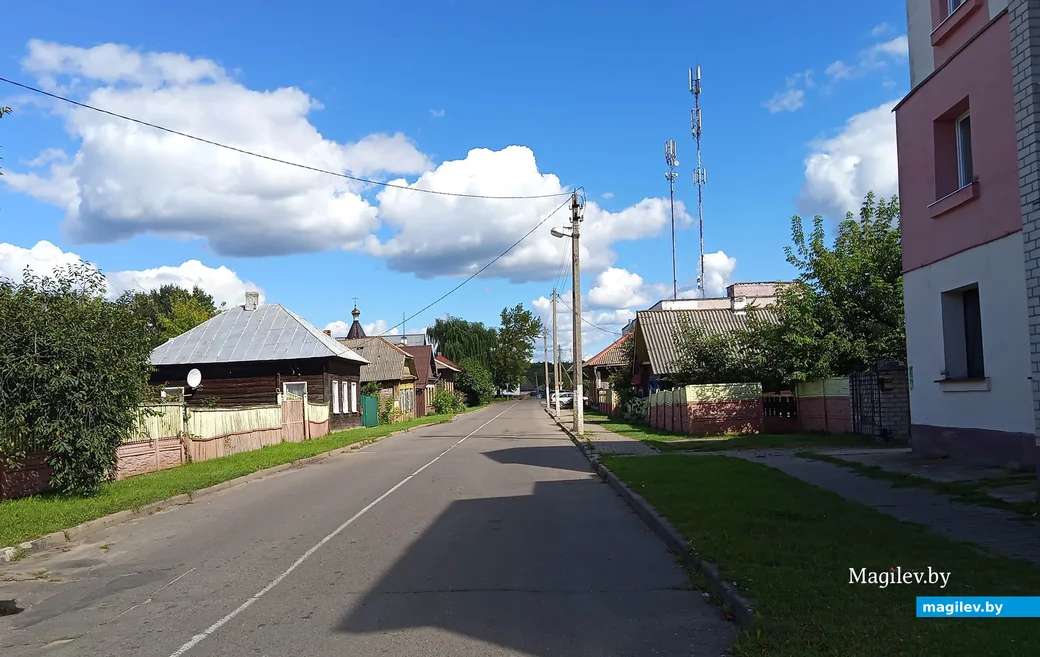 Август 2024 года. Глуск, улица Комсомольская. Фото автора.