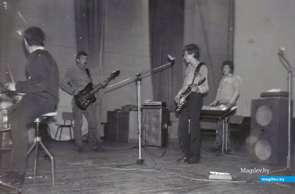 1983 год. В клубе завода имени Ленина. Сергей Масюкевич (за барабанами), Игорь Бриденко и Игорь