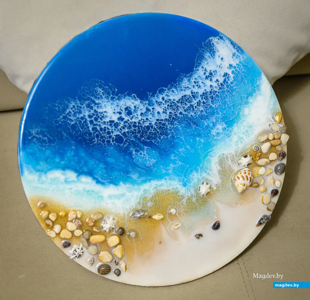 02.12.2024. Бобруйск. Изделия Татьяны Козловской из эпоксидной смолы. Фото: Александр ЧУГУЕВ.