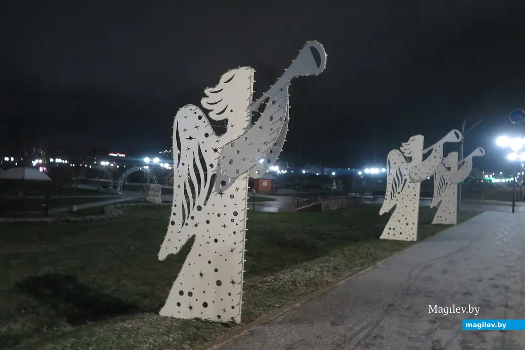 5.12.2024 г. Могилев, парк Подниколье. Аллея ангелов пока не светится.