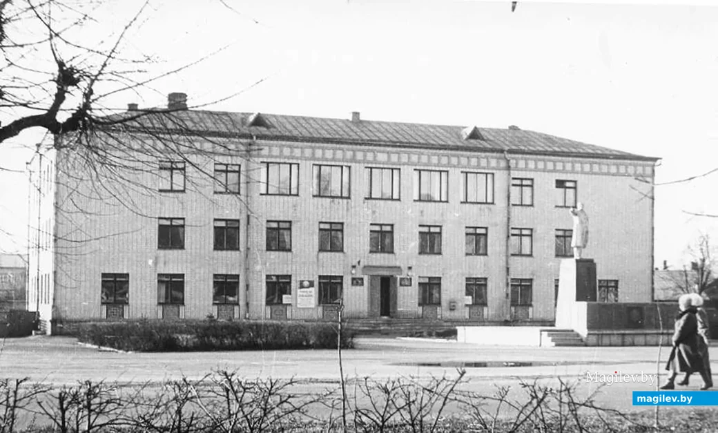 1980-е. Глуск. Райисполком и центральная площадь.