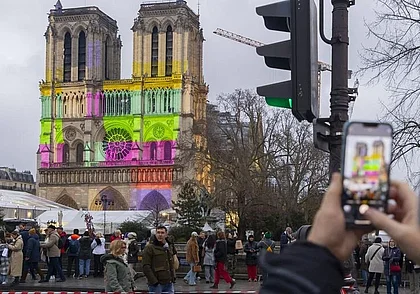 Во Франции торжественно открывают Нотр-Дам-де-Пари. Прямая трансляция
