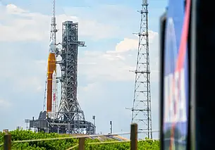 NASA отложило возвращение человека на Луну