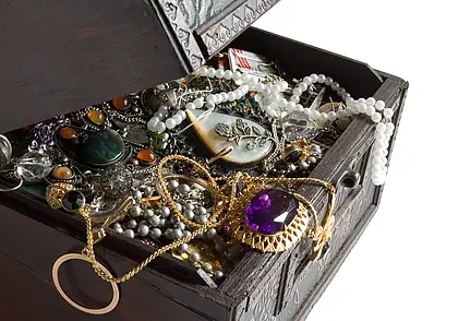 Могилевчанин украл у сожительницы ювелирные украшения почти на 24 тысячи рублей