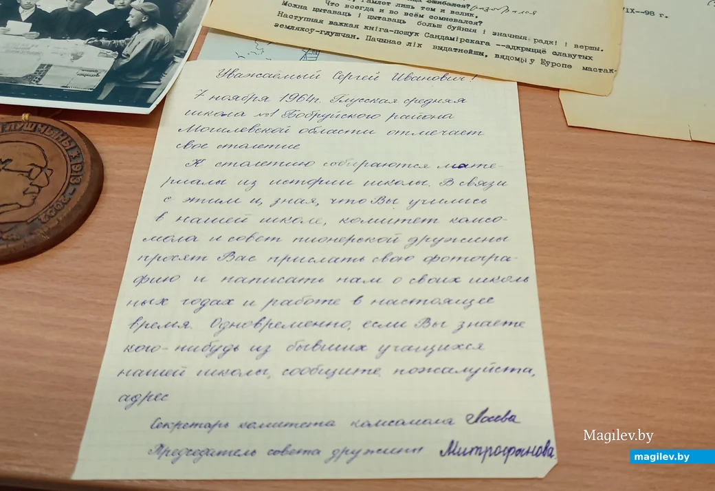Перапіска Сяргея Грахоўскага са школьнікамі першай глускай школы.