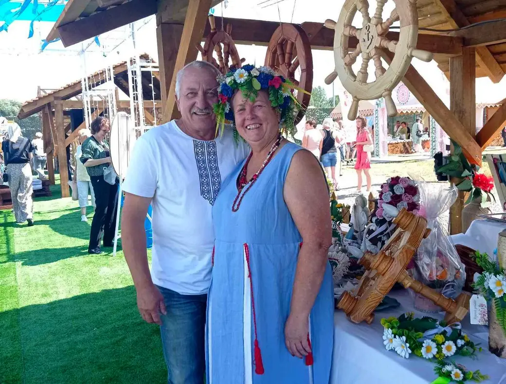 Ирина Глинкова с супругом на ярмарке.